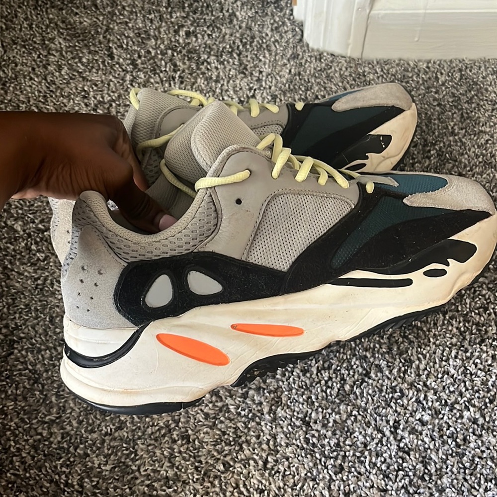 Original Yeezy 700 size 12